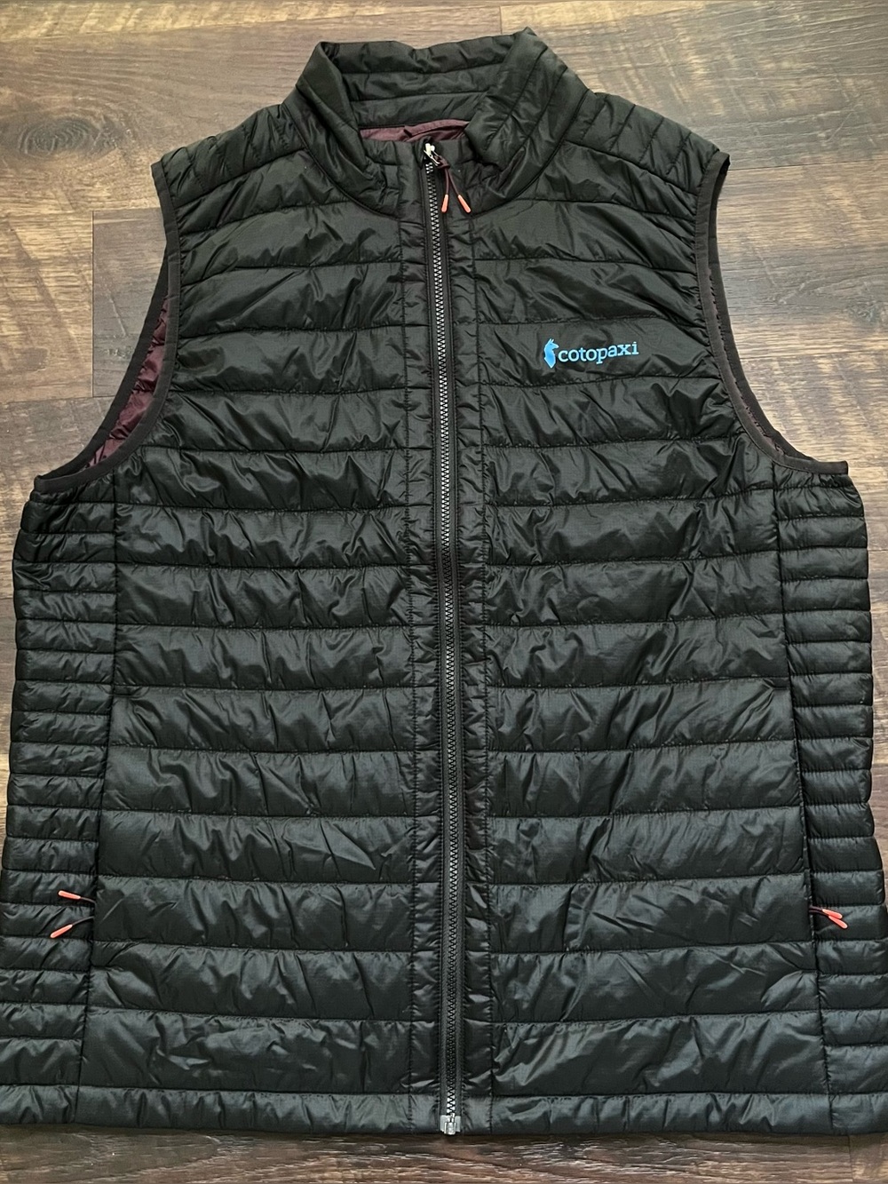 Cotopaxi capa black puffer insulated outdoor vest jacket (LOGO) men’s XL